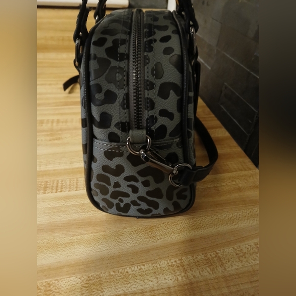 Von Dutch NWT Gray & Black Leopars Mini Tote/ Crossbody - Picture 6 of 9